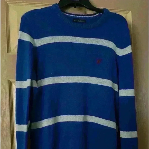 Young men, size medium, American Eagle, athletic fit, pull over​​​​​​​​ - Picture 1 of 5